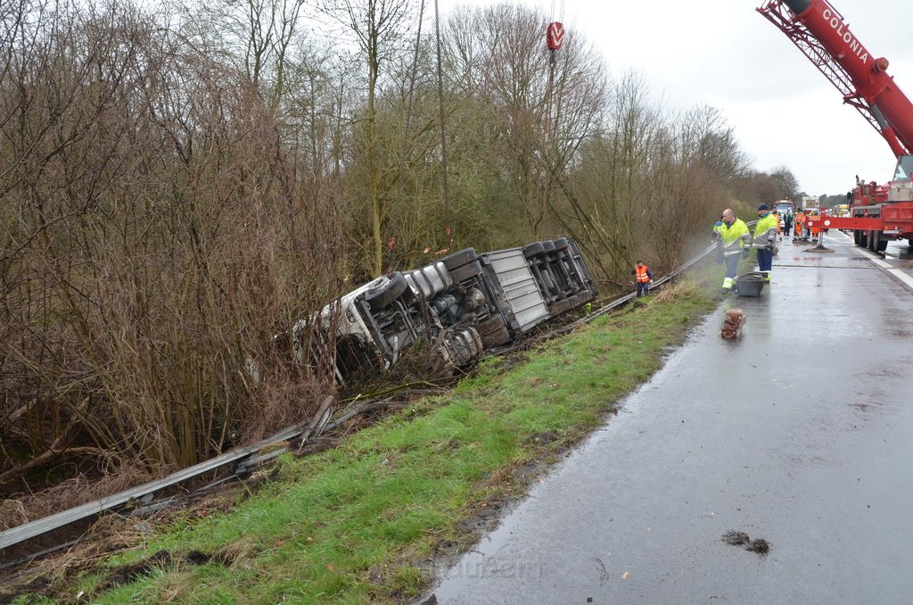 VU LKW umgestuerzt A 3 Rich Frankfurt AS Koenigsforst P278.JPG - Miklos Laubert